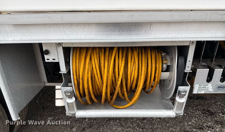 image for item EG2330 2009 Ford F650 Super Duty flatbed truck