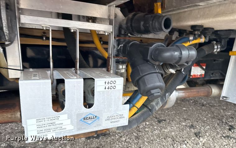 image for item EG2330 2009 Ford F650 Super Duty flatbed truck