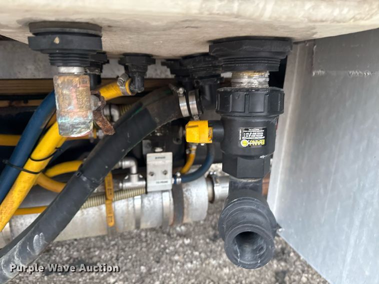 image for item EG2330 2009 Ford F650 Super Duty flatbed truck