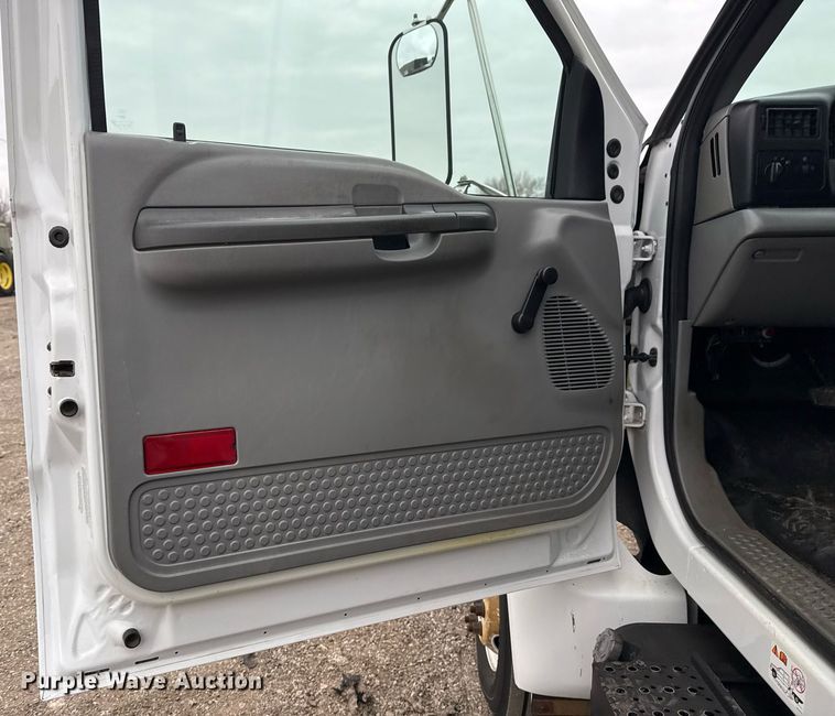 image for item EG2330 2009 Ford F650 Super Duty flatbed truck