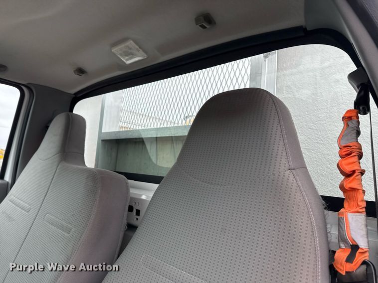 image for item EG2330 2009 Ford F650 Super Duty flatbed truck