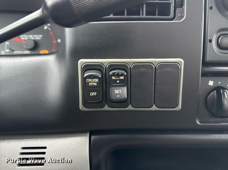 image for item EG2330 2009 Ford F650 Super Duty flatbed truck