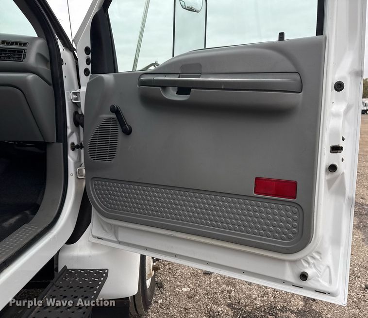 image for item EG2330 2009 Ford F650 Super Duty flatbed truck