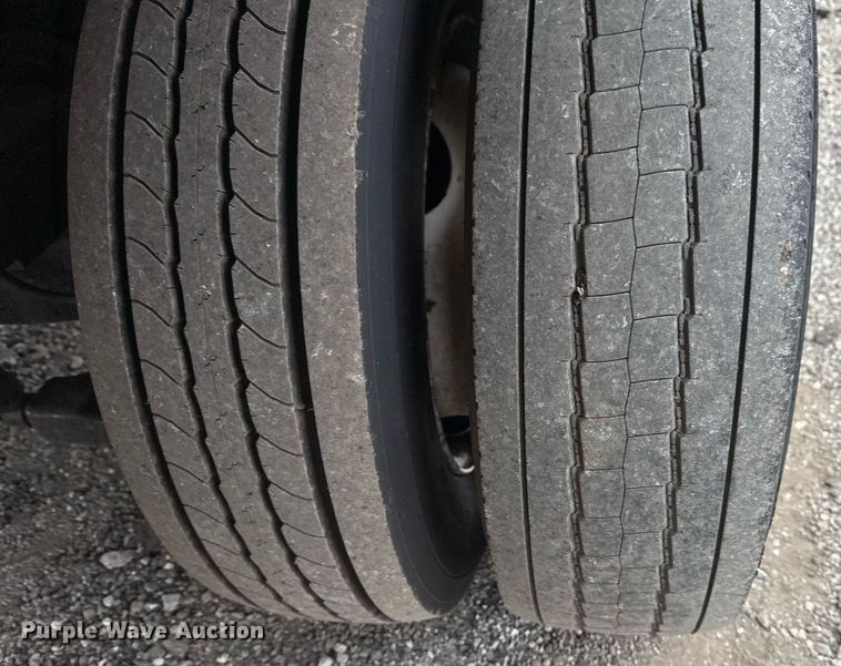 image for item EG2330 2009 Ford F650 Super Duty flatbed truck