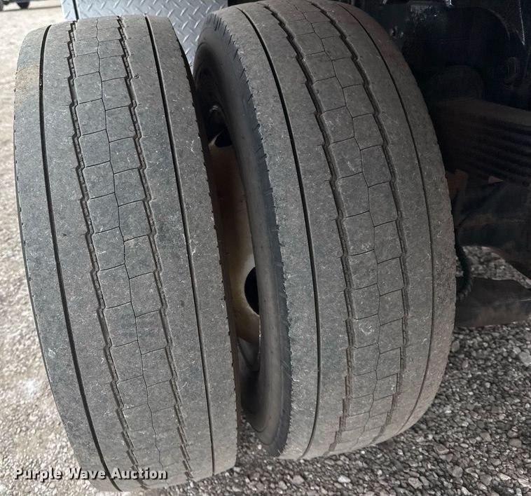 image for item EG2330 2009 Ford F650 Super Duty flatbed truck