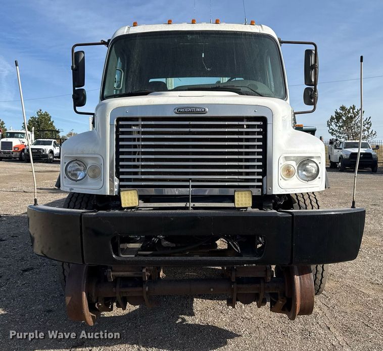image for item EG2357 2007 Freightliner Business Class M2 crane truck