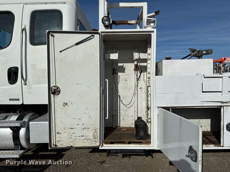 image for item EG2357 2007 Freightliner Business Class M2 crane truck