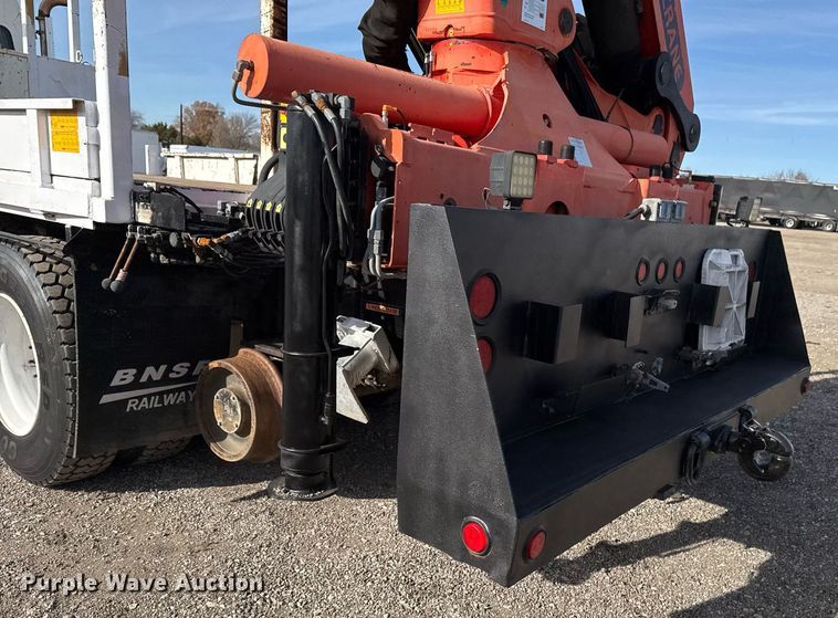 image for item EG2357 2007 Freightliner Business Class M2 crane truck