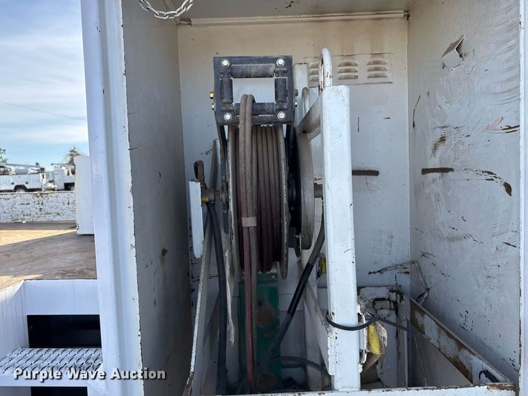 image for item EG2357 2007 Freightliner Business Class M2 crane truck