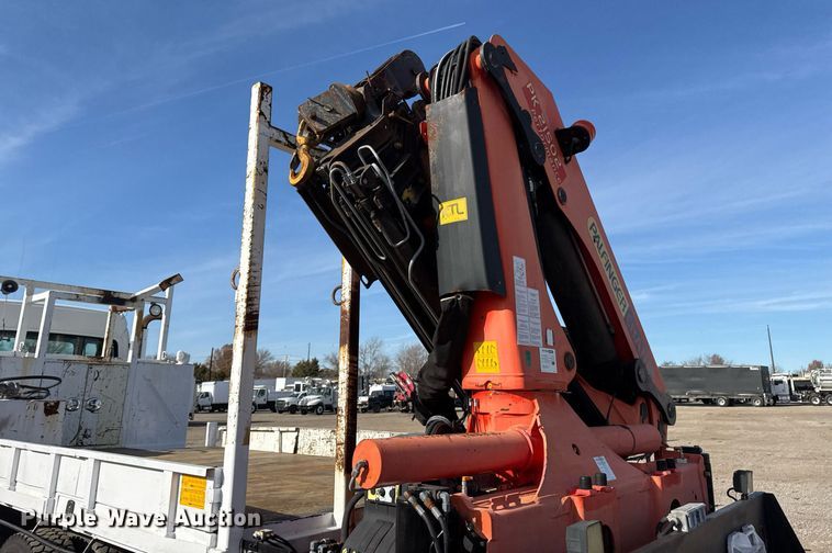 image for item EG2357 2007 Freightliner Business Class M2 crane truck