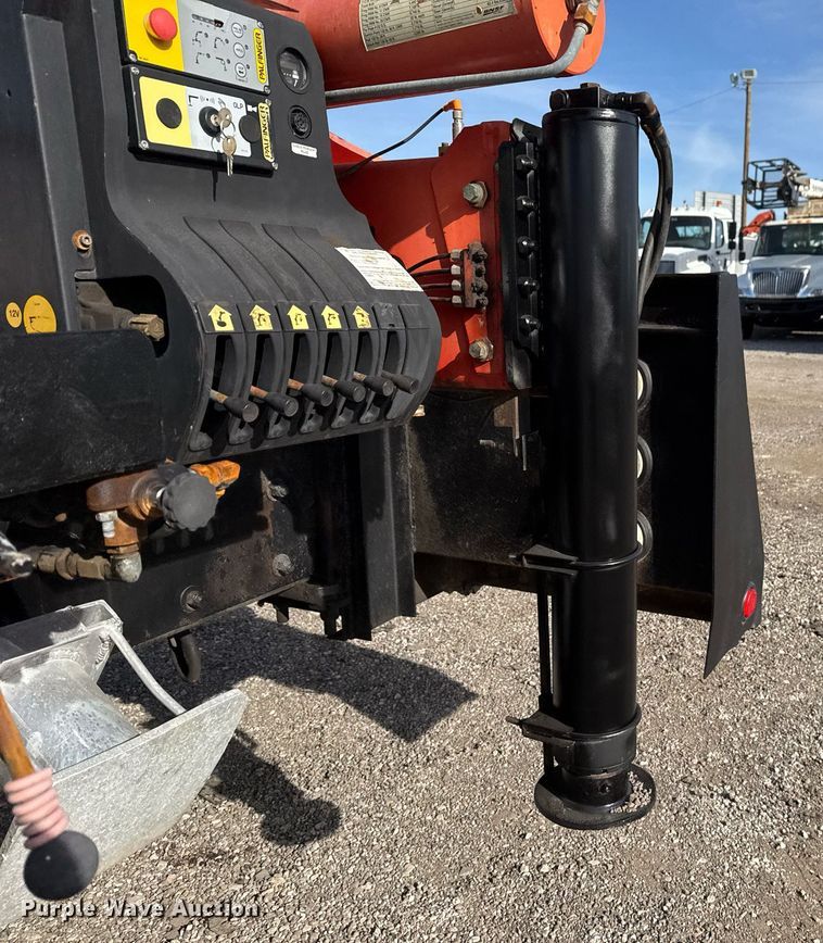 image for item EG2357 2007 Freightliner Business Class M2 crane truck