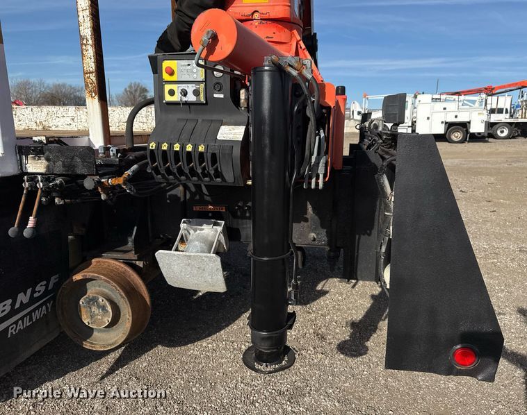 image for item EG2357 2007 Freightliner Business Class M2 crane truck