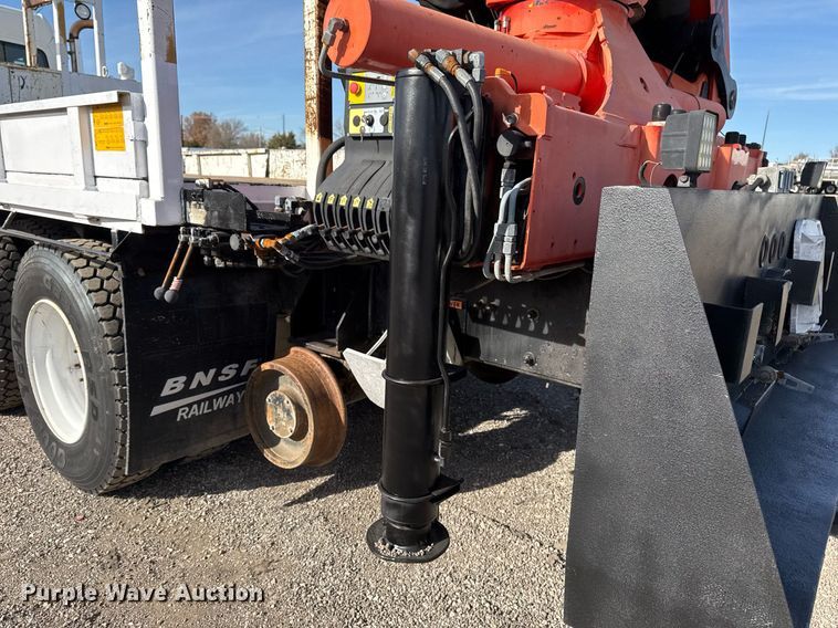 image for item EG2357 2007 Freightliner Business Class M2 crane truck