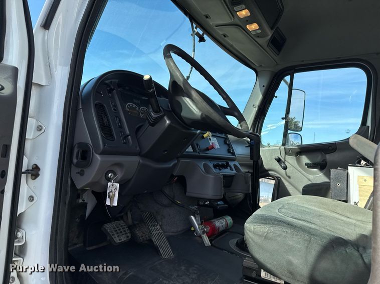 image for item EG2357 2007 Freightliner Business Class M2 crane truck