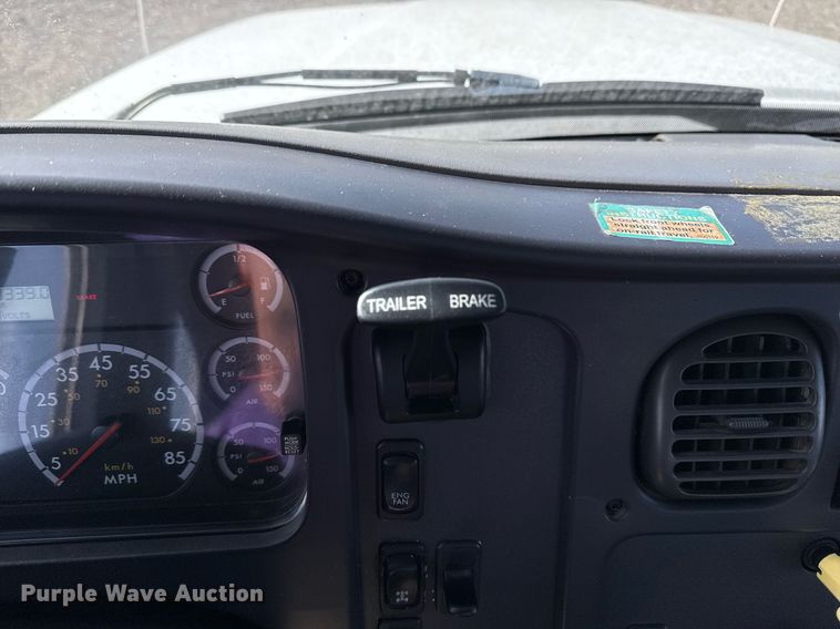 image for item EG2357 2007 Freightliner Business Class M2 crane truck