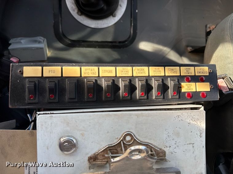 image for item EG2357 2007 Freightliner Business Class M2 crane truck