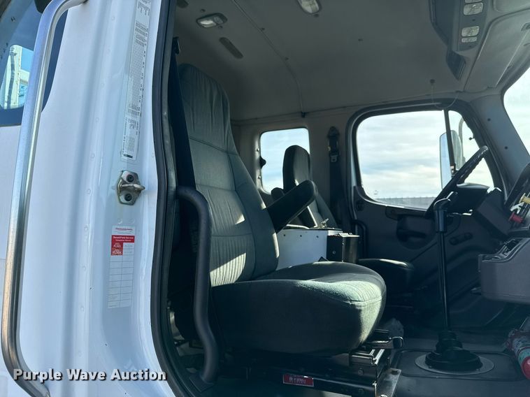 image for item EG2357 2007 Freightliner Business Class M2 crane truck