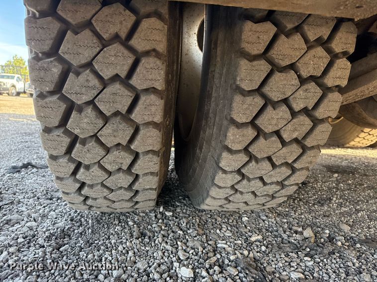 image for item EG2357 2007 Freightliner Business Class M2 crane truck