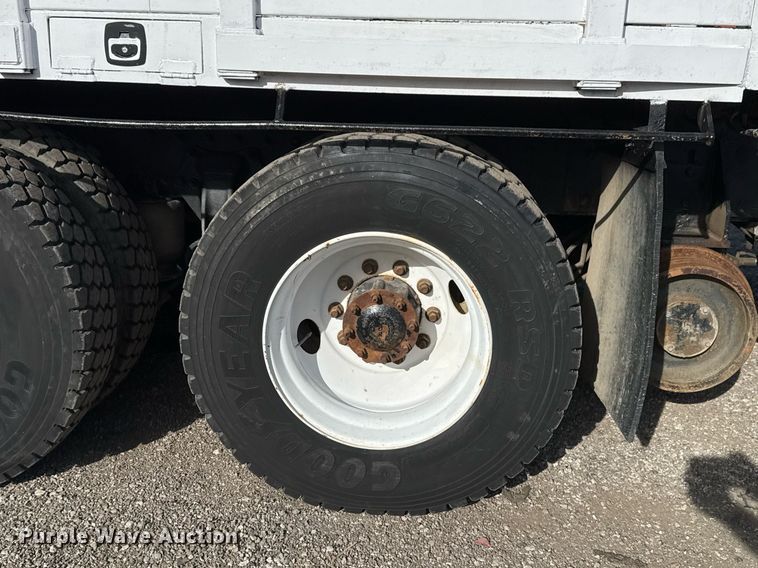 image for item EG2357 2007 Freightliner Business Class M2 crane truck