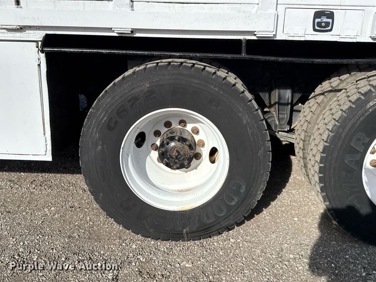 image for item EG2357 2007 Freightliner Business Class M2 crane truck