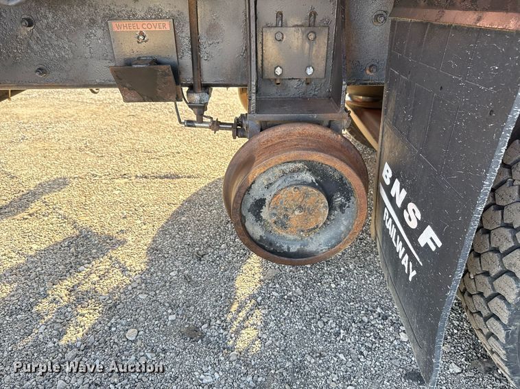 image for item EG2357 2007 Freightliner Business Class M2 crane truck