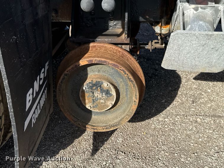 image for item EG2357 2007 Freightliner Business Class M2 crane truck