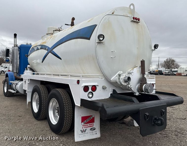image for item EG2366 2005 Freightliner FLD vacuum truck