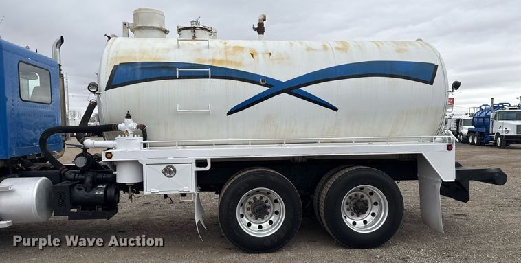 image for item EG2366 2005 Freightliner FLD vacuum truck