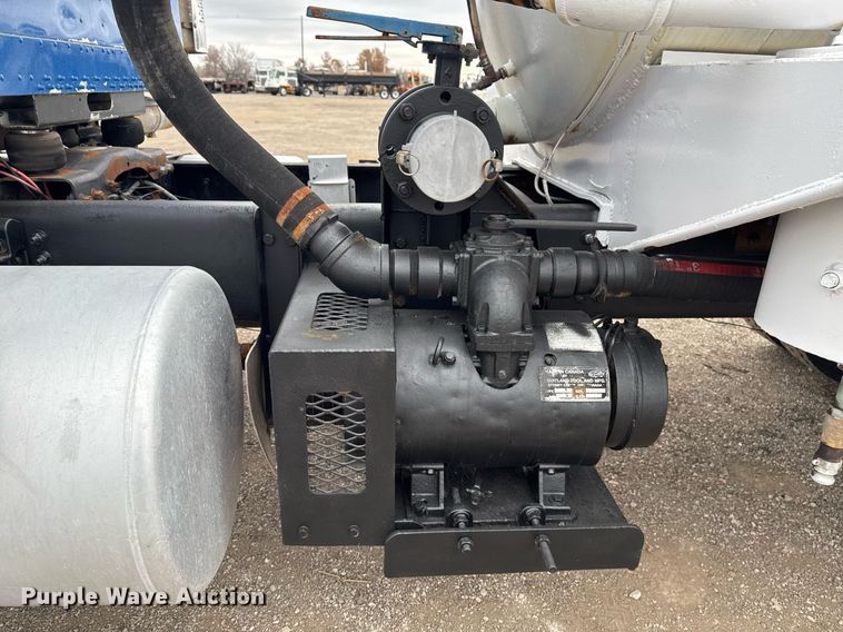 image for item EG2366 2005 Freightliner FLD vacuum truck