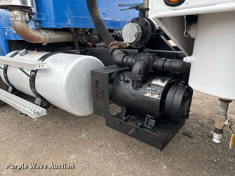 image for item EG2366 2005 Freightliner FLD vacuum truck