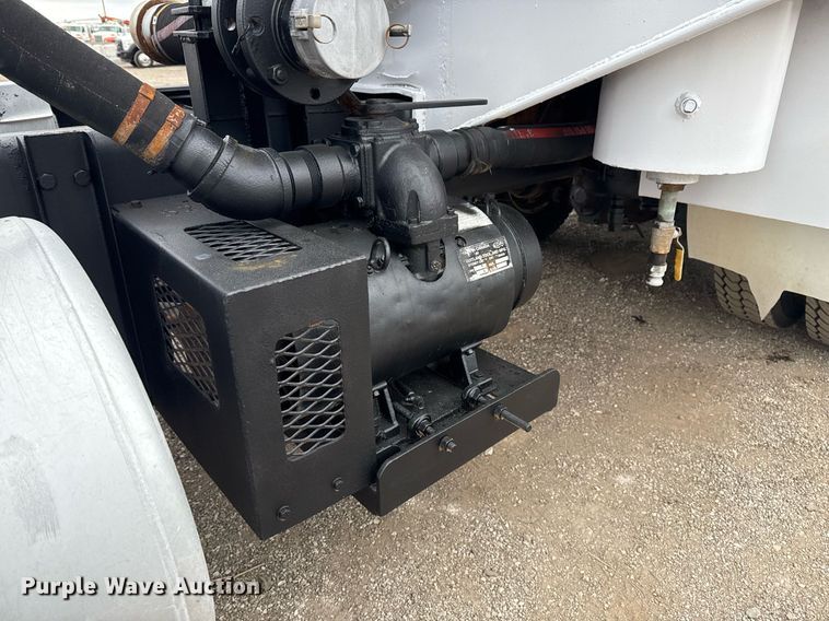 image for item EG2366 2005 Freightliner FLD vacuum truck