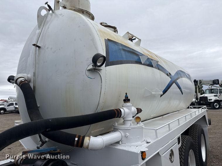 image for item EG2366 2005 Freightliner FLD vacuum truck