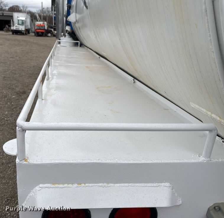 image for item EG2366 2005 Freightliner FLD vacuum truck