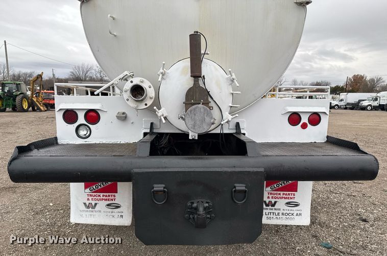 image for item EG2366 2005 Freightliner FLD vacuum truck