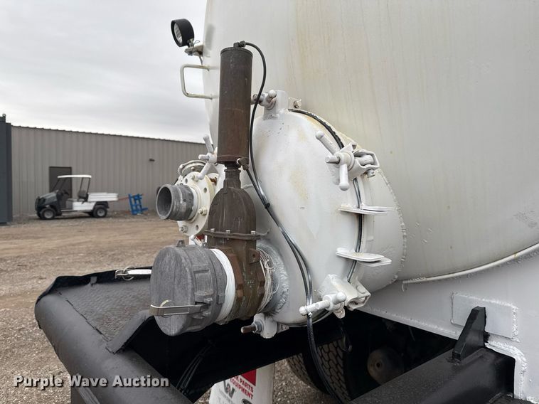 image for item EG2366 2005 Freightliner FLD vacuum truck