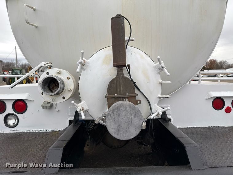 image for item EG2366 2005 Freightliner FLD vacuum truck