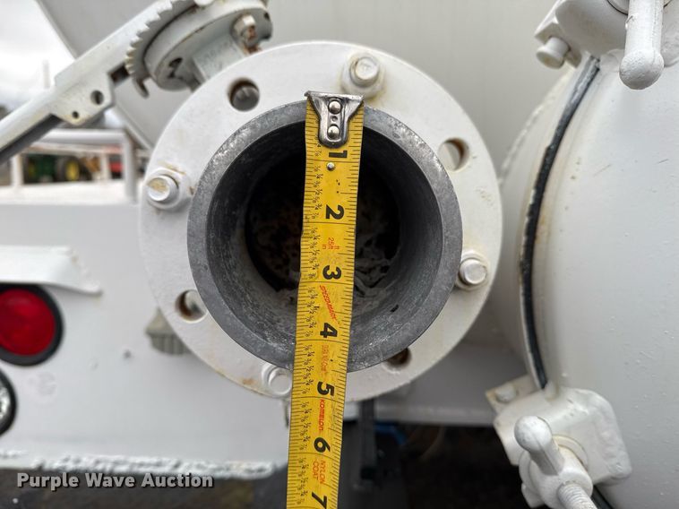 image for item EG2366 2005 Freightliner FLD vacuum truck