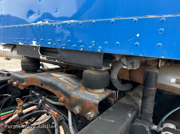 image for item EG2366 2005 Freightliner FLD vacuum truck