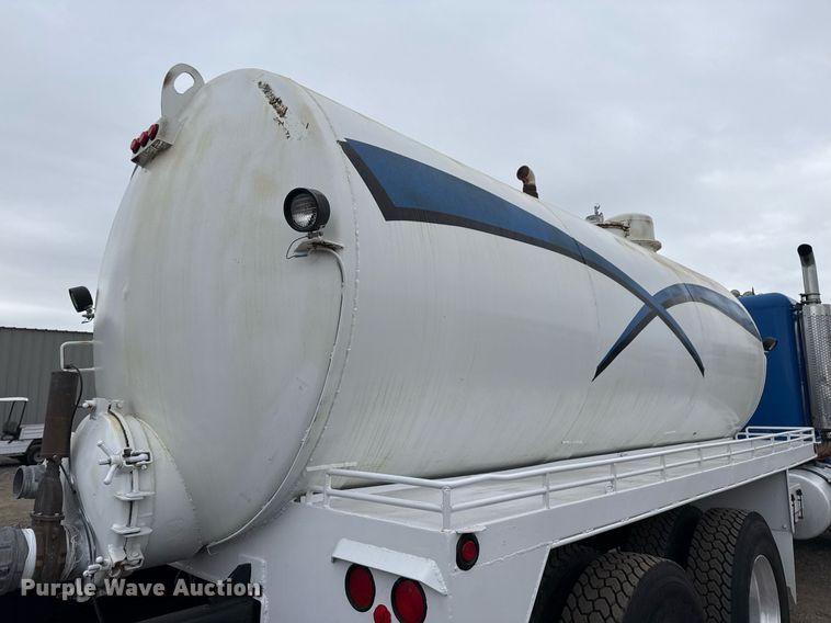 image for item EG2366 2005 Freightliner FLD vacuum truck