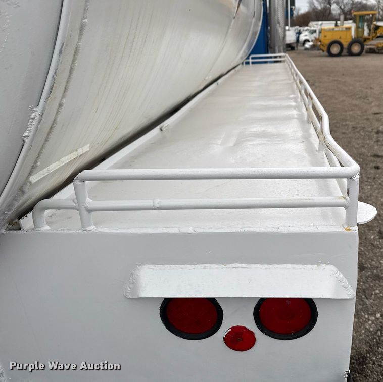 image for item EG2366 2005 Freightliner FLD vacuum truck