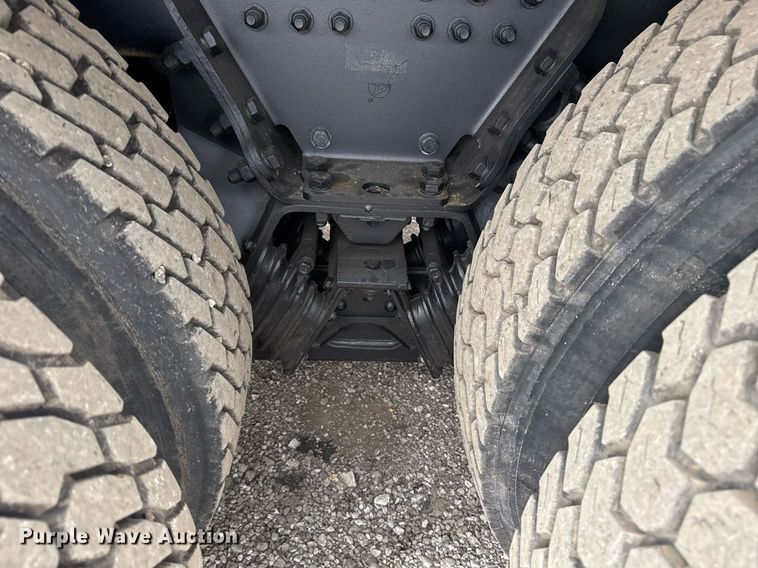 image for item EG2366 2005 Freightliner FLD vacuum truck