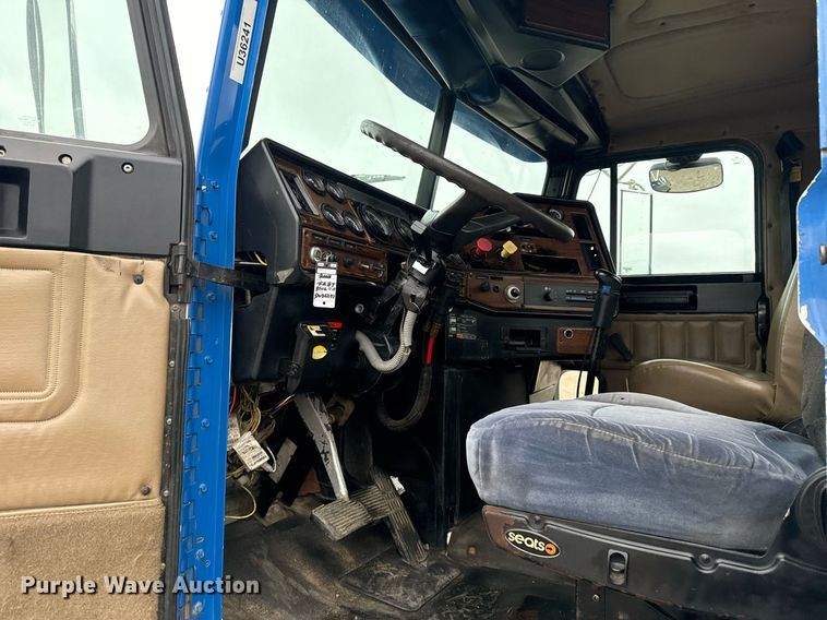 image for item EG2366 2005 Freightliner FLD vacuum truck