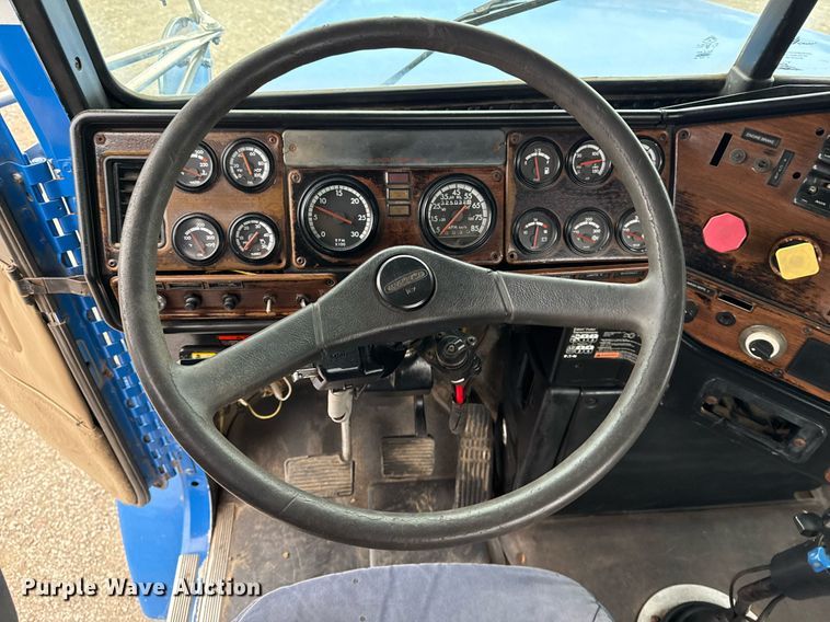 image for item EG2366 2005 Freightliner FLD vacuum truck