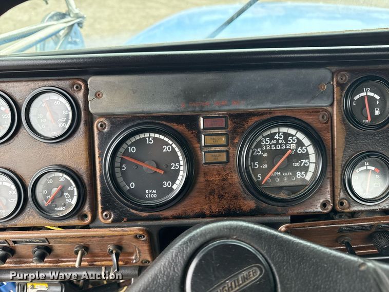 image for item EG2366 2005 Freightliner FLD vacuum truck