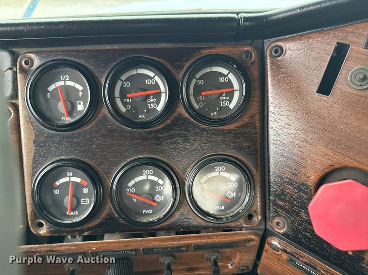 image for item EG2366 2005 Freightliner FLD vacuum truck