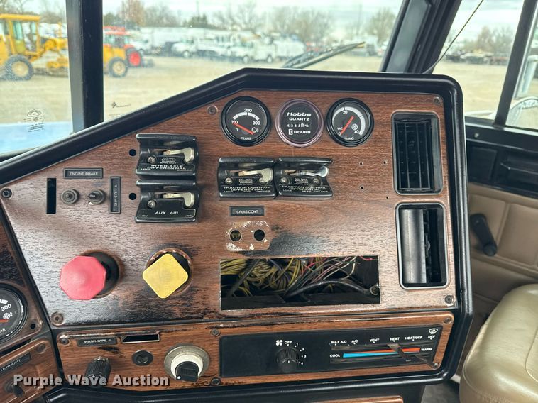 image for item EG2366 2005 Freightliner FLD vacuum truck