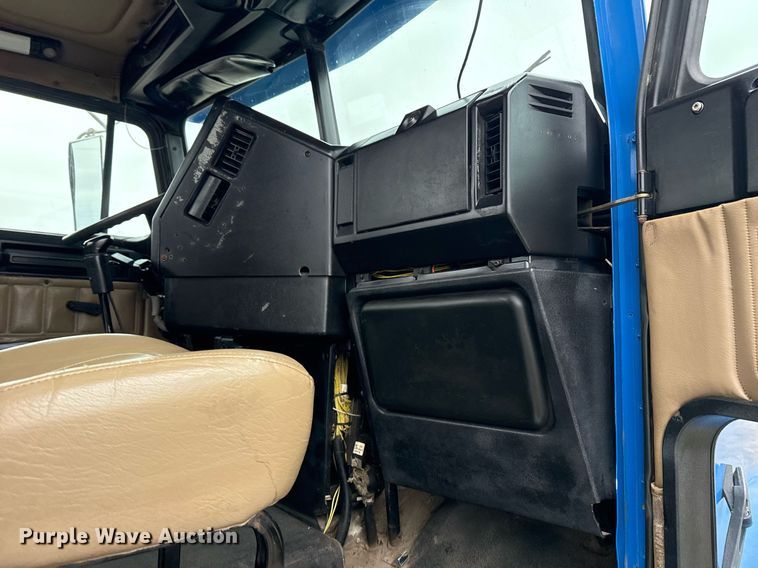 image for item EG2366 2005 Freightliner FLD vacuum truck