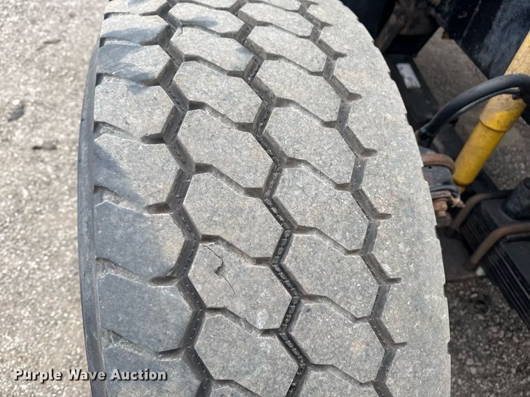 image for item EG2366 2005 Freightliner FLD vacuum truck