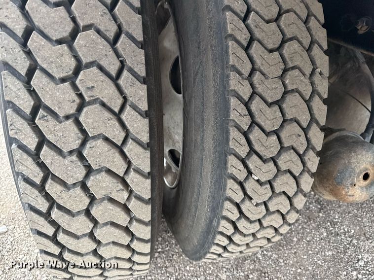 image for item EG2366 2005 Freightliner FLD vacuum truck