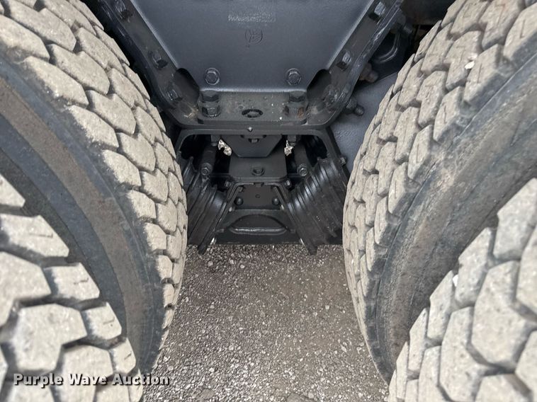 image for item EG2366 2005 Freightliner FLD vacuum truck